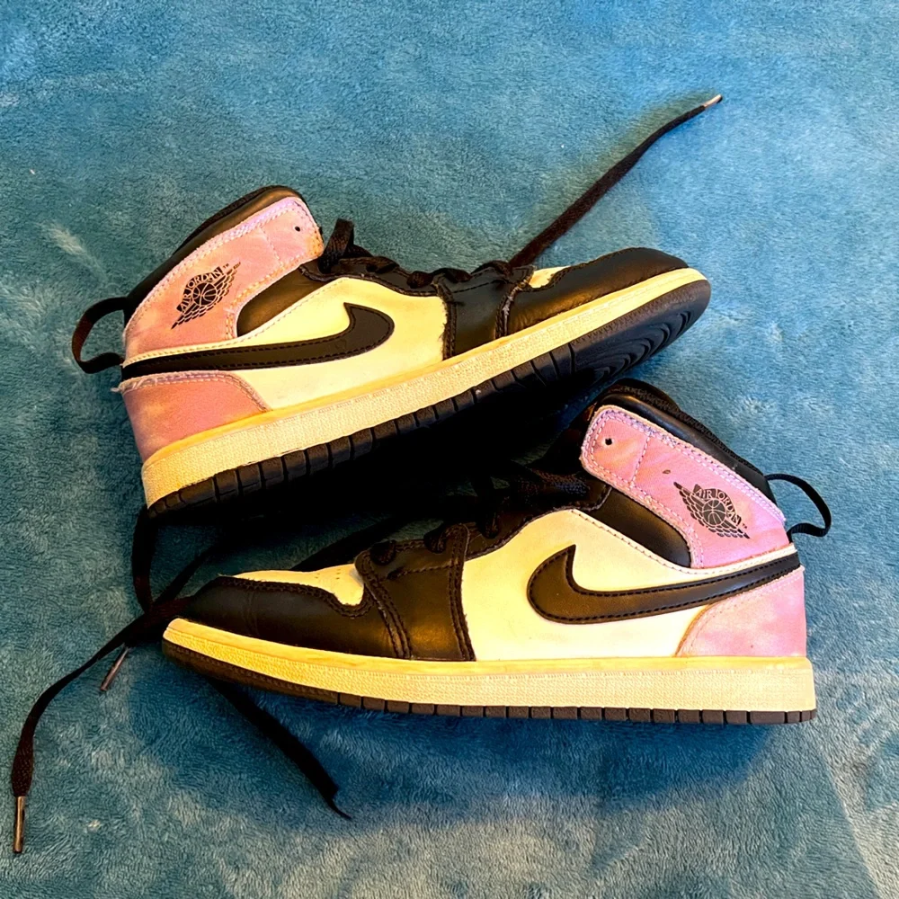 Nike Air Jordan 1 Mid Zen Master Galaxy Tye dye. Kids size 3Y; Women’s 4.5
